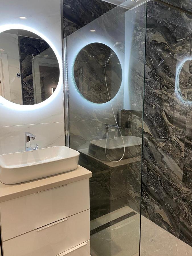 Citadel Vip Apartment リヴィウ エクステリア 写真